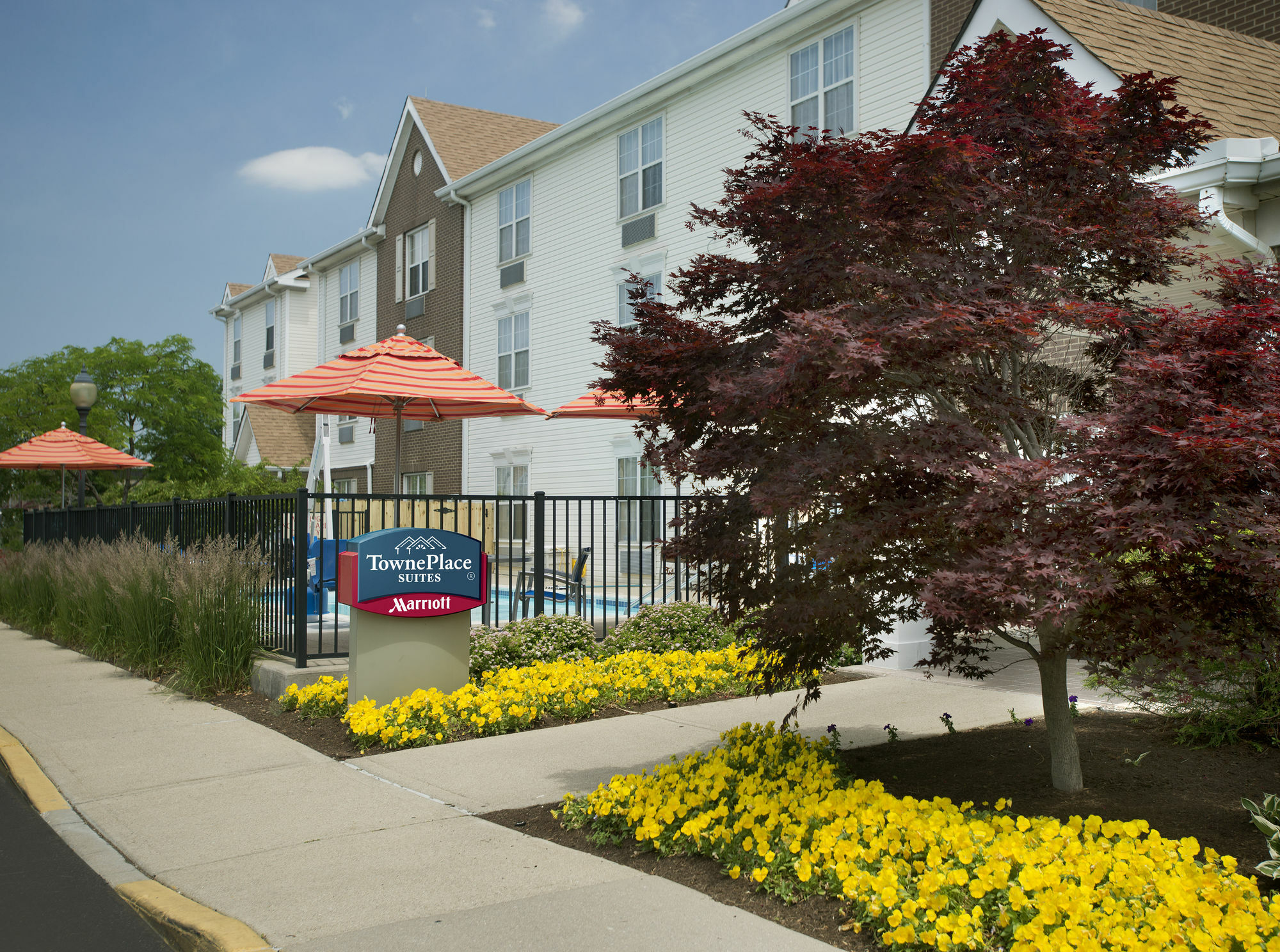 Birch Hills Suites - Blue Ash Exteriér fotografie